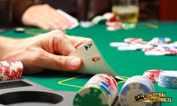 Giải thích lý do người chơi yêu thích cược poker tại iwinclub