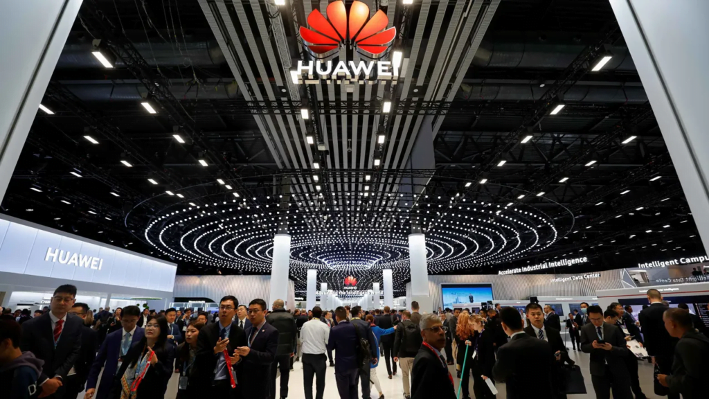 Huawei Pura 70 Ultra Dominates Apple with Top Exclusive Feature Absent on iPhone 2 | Autozone Mobile Huawei Pura 70 Ultra Dominates Apple with Top Exclusive Feature Absent on iPhone